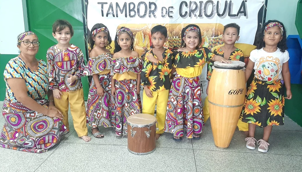 Crianças que participam do projeto