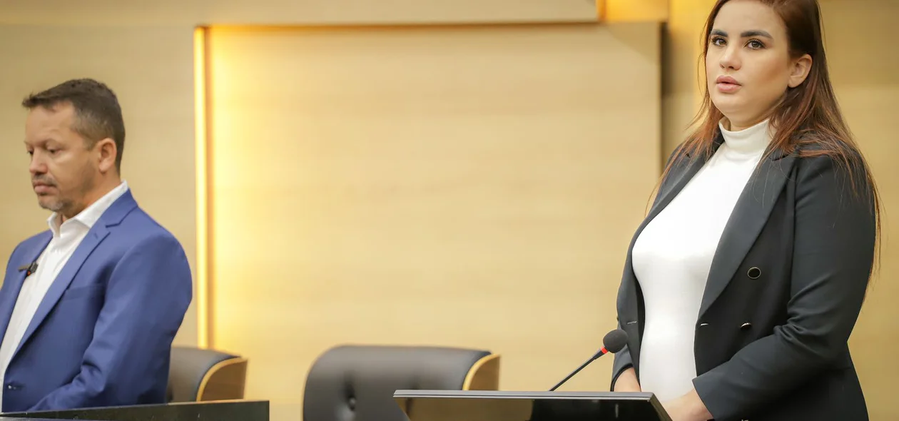 Deputada Bárbara do Firmino em sessão solene