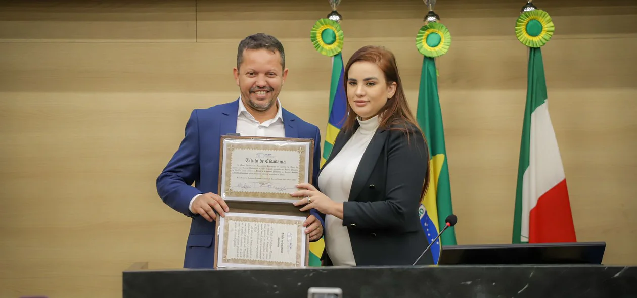Deputada Bárbara do Firmino entregou título de cidadão para Renildo Carvalho