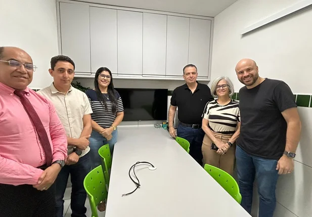 Deputado Gessivaldo visita unidade do Grau Técnico em Teresina