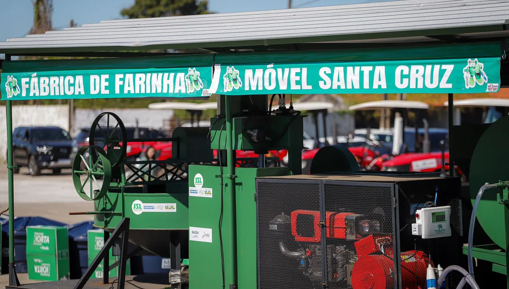 Entrega dos equipamentos para agricultores familiares