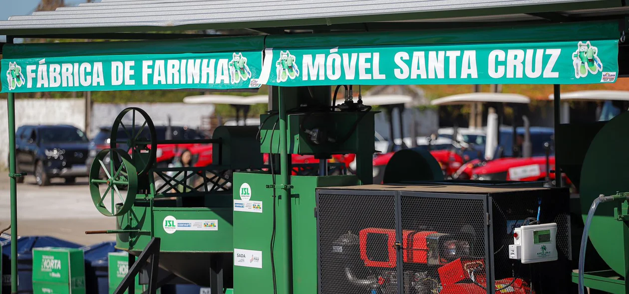 Entrega dos equipamentos para agricultores familiares
