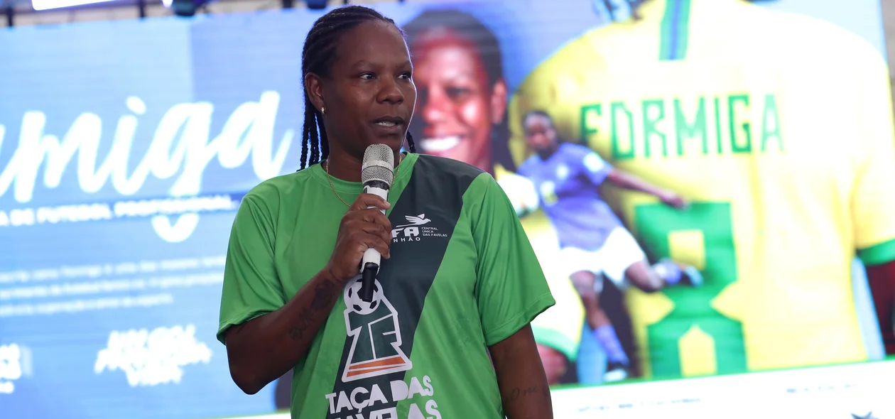 Ex-Seleção Brasileira marca presença na abertura da Taças das Favelas