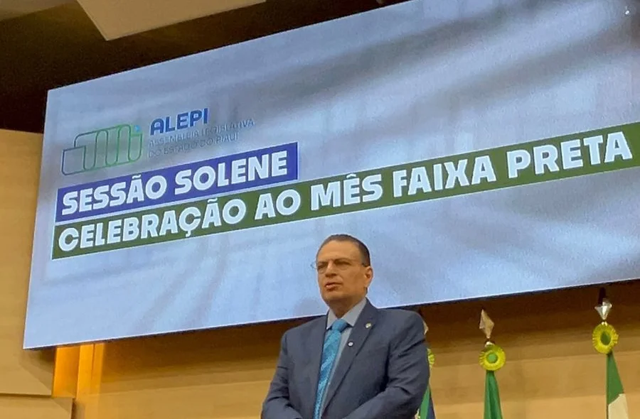 Gessivaldo Isaías durante a sessão