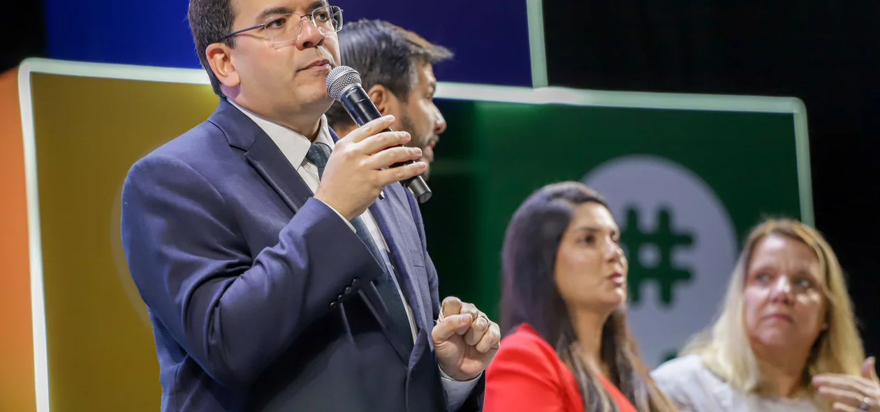 Governador Rafael Fonteles durante discurso