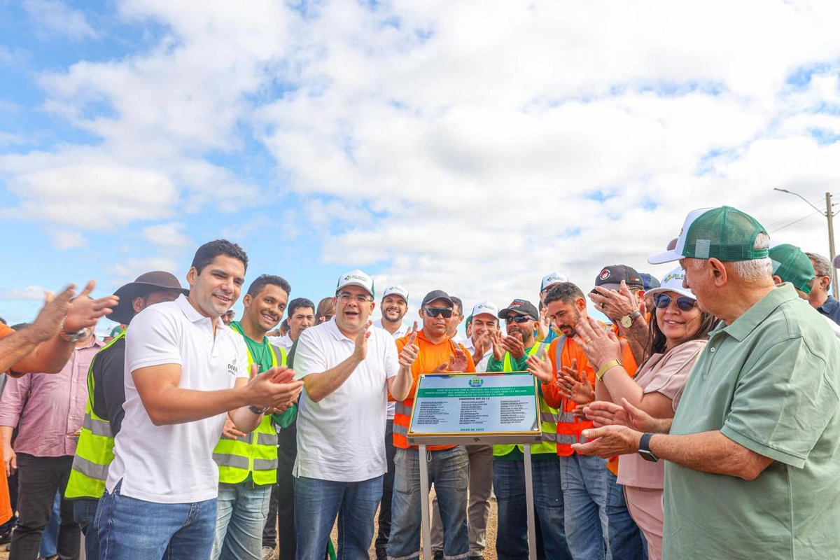 Governador Rafael Fonteles e o diretor-geral do DER, Leo Sobral, inauguraram a rodovia PI-225