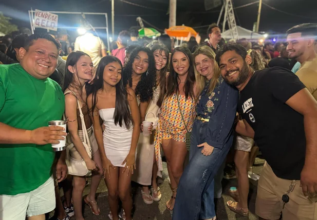 Gracinha Mão Santa no aniversário de Luís Correia