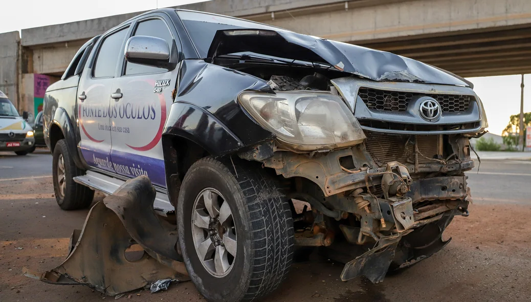 Hilux ficou parcialmente destruída