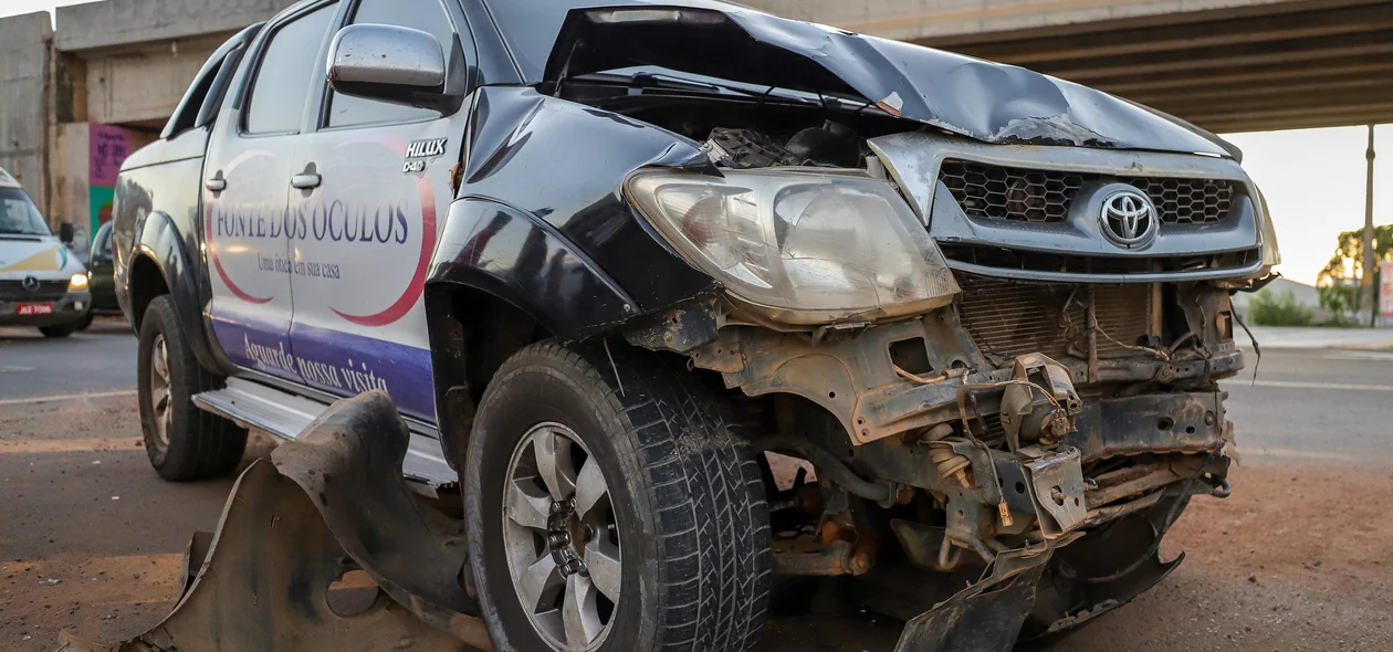 Hilux ficou parcialmente destruída