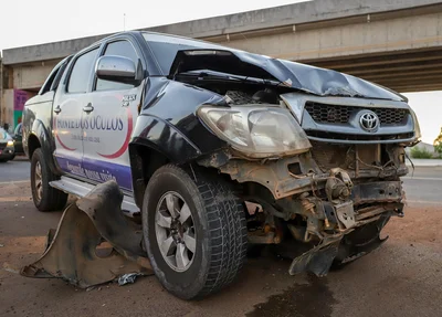Hilux ficou parcialmente destruída
