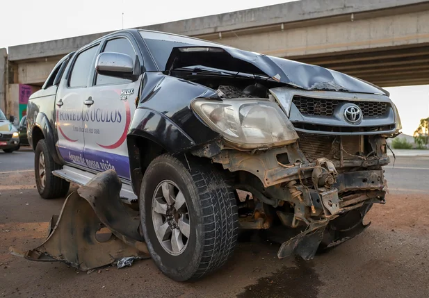 Hilux ficou parcialmente destruída
