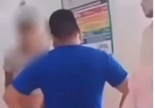 Homem da entrada em UPA para retirar cenoura presa no ânus