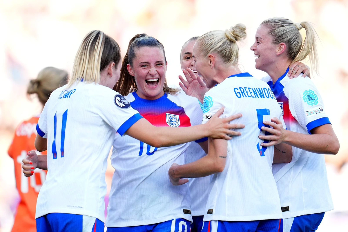 Inglaterra goleia Holanda pela Eurocopa Feminina