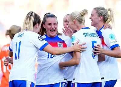 Inglaterra goleia Holanda pela Eurocopa Feminina