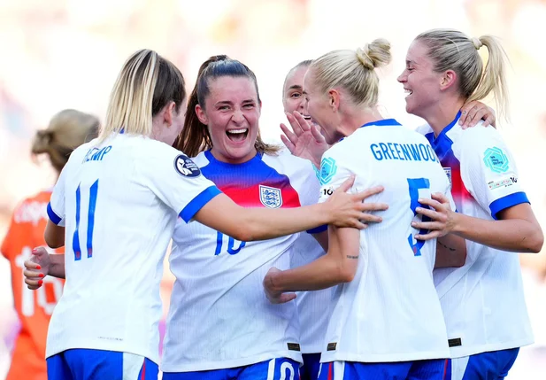 Inglaterra goleia Holanda pela Eurocopa Feminina