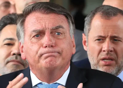 Jair Bolsonaro durante declaração a imprensa