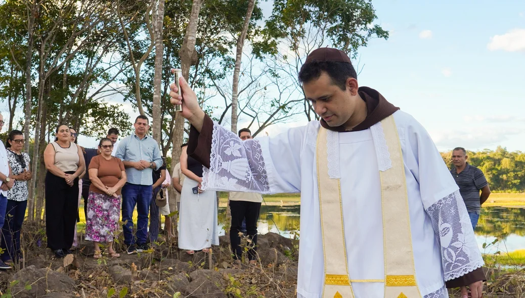 João Arilson e Paróquia lançam pedra fundamental da imagem de São Francisco na orla da lagoa