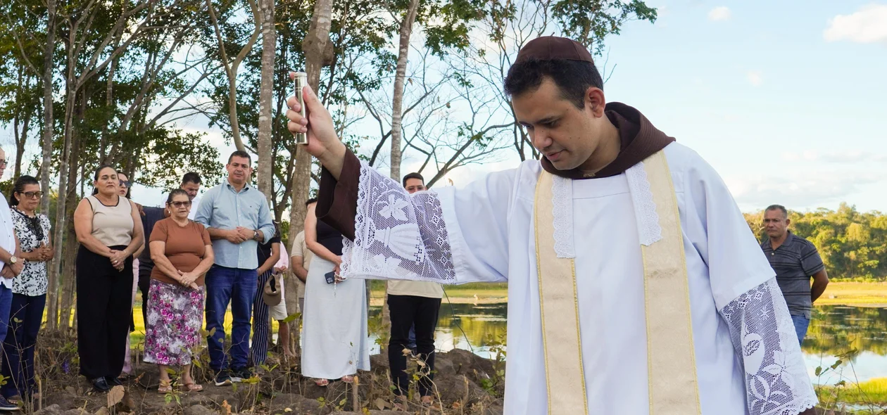 João Arilson e Paróquia lançam pedra fundamental da imagem de São Francisco na orla da lagoa