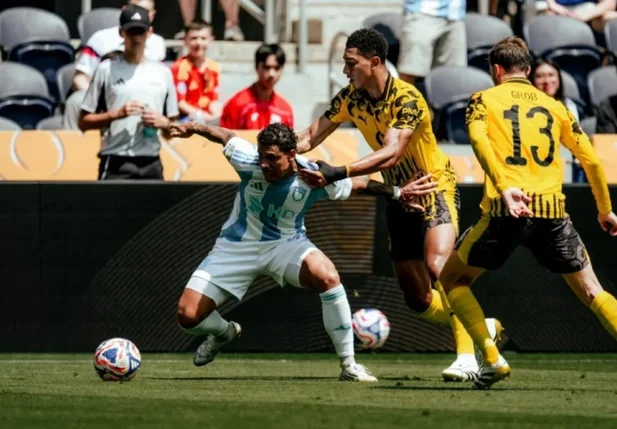 Lance de Borussia x Ulsan