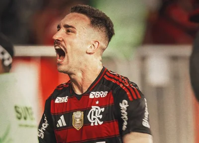 Léo Ortiz comemorando gol do Flamengo sobre o Atlético-MG no Brasileirão