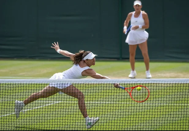 Luisa Stefani e Timea Babos avançam às oitavas em Wimbledon
