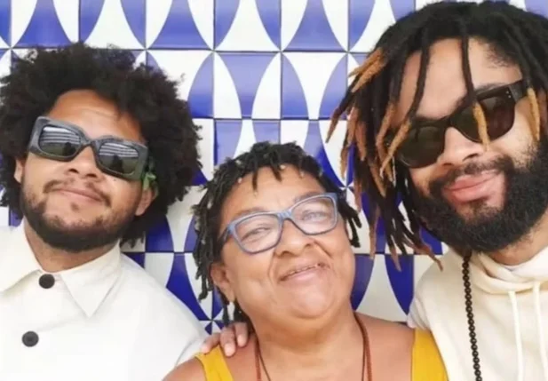 Mãe de Emicida e Fióti