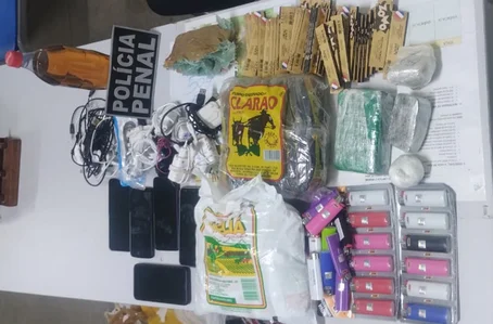Material apreendido com os adolescentes em Altos