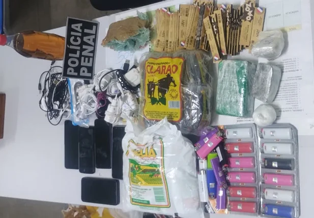Material apreendido com os adolescentes em Altos