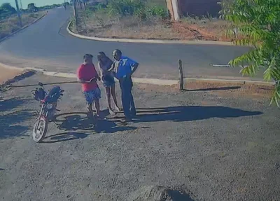 Momento em que pai e filho são baleados em Picos