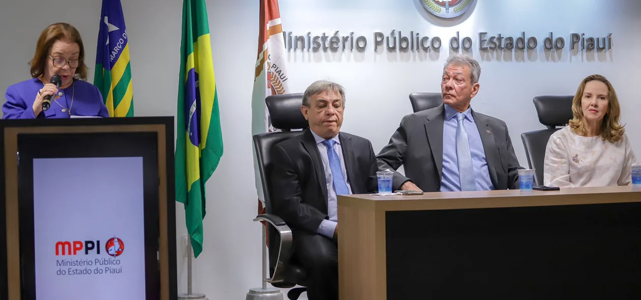 Ouvidora substituta, procuradora Ana Cristina Matos Serejo