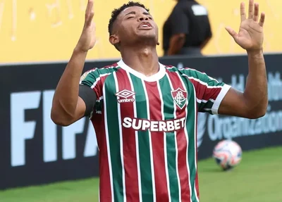 Piauiense Hércules comemora o gol da classificação do Fluminense