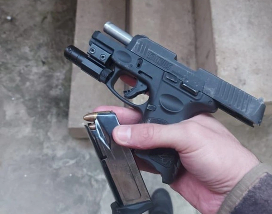 Pistola apreendida durante a Operação Tsuname III