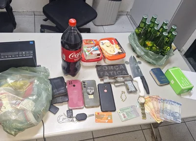 Polícia aprendeu armas e dinheiro com os acusados