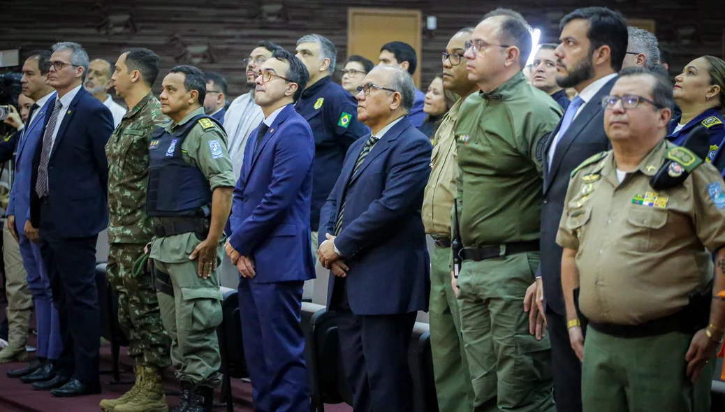 Policiais presentes no evento