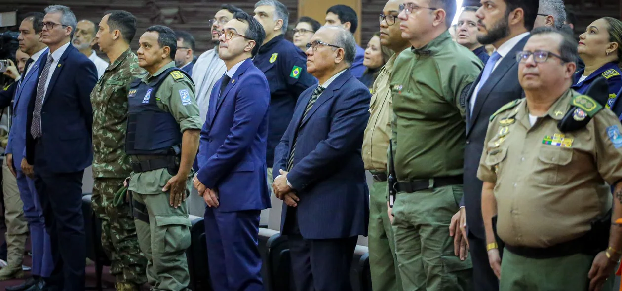 Policiais presentes no evento