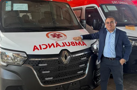 Prefeito de São Félix do Piauí recebe ambulância do SAMU em cerimônia oficial