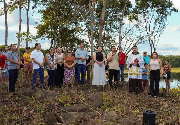 Prefeito João Arilson e paróquia lançam pedra fundamental da imagem de São Francisco