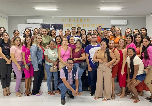 Prefeitura de Esperantina realiza reunião de orientação para profissionais da beleza