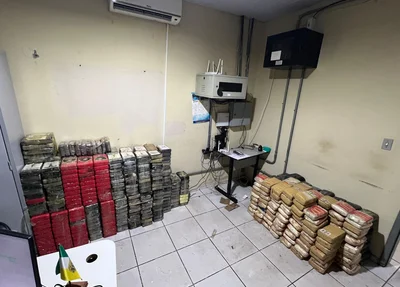 PRF apreende caminhão com 637 kg de drogas em Picos