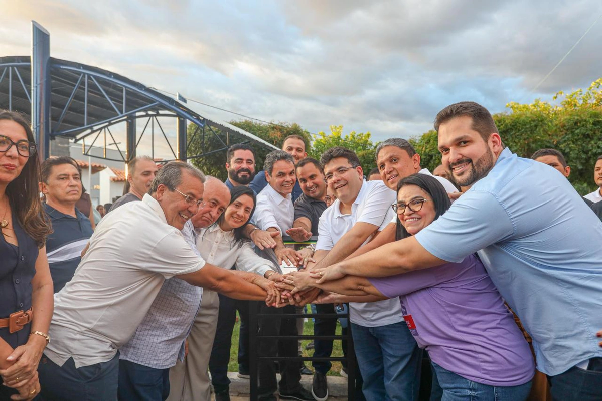 Rafael Fonteles inaugura praças e pavimentação asfáltica em Água Branca