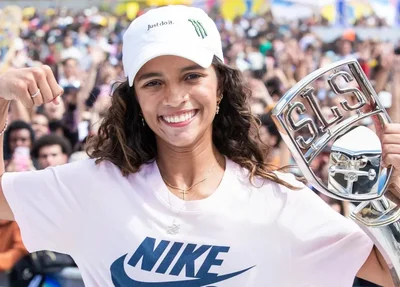 Rayssa Leal conquista o troféu da SLS Brasília