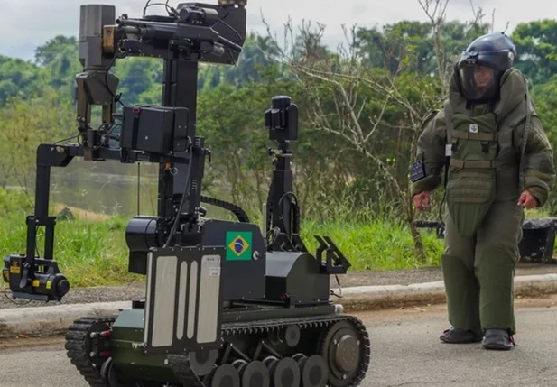 Robô destinado à desativação de bombas