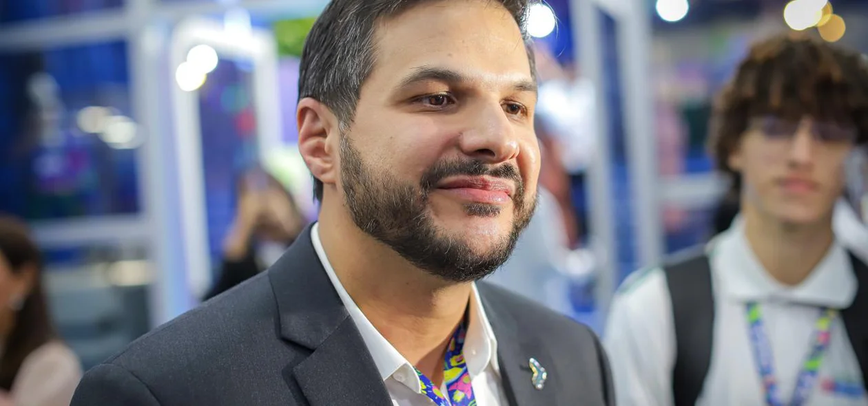 Secretário de Educação Washington Bandeira