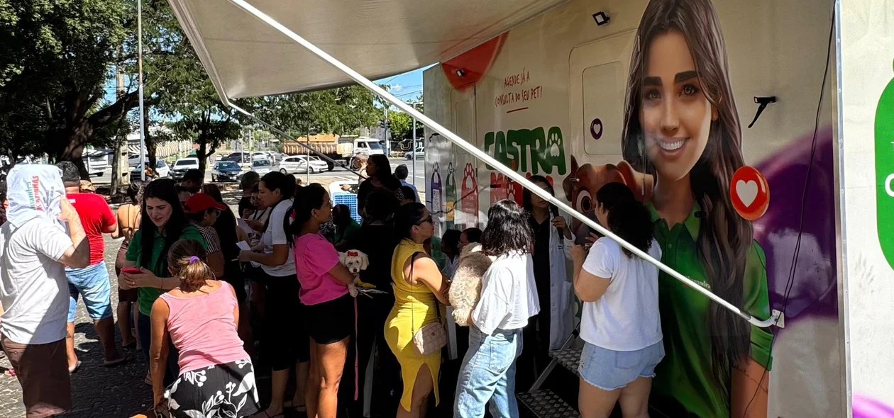 Tutores levaram seus animais ao Castramóvel na manhã deste sábado (05)