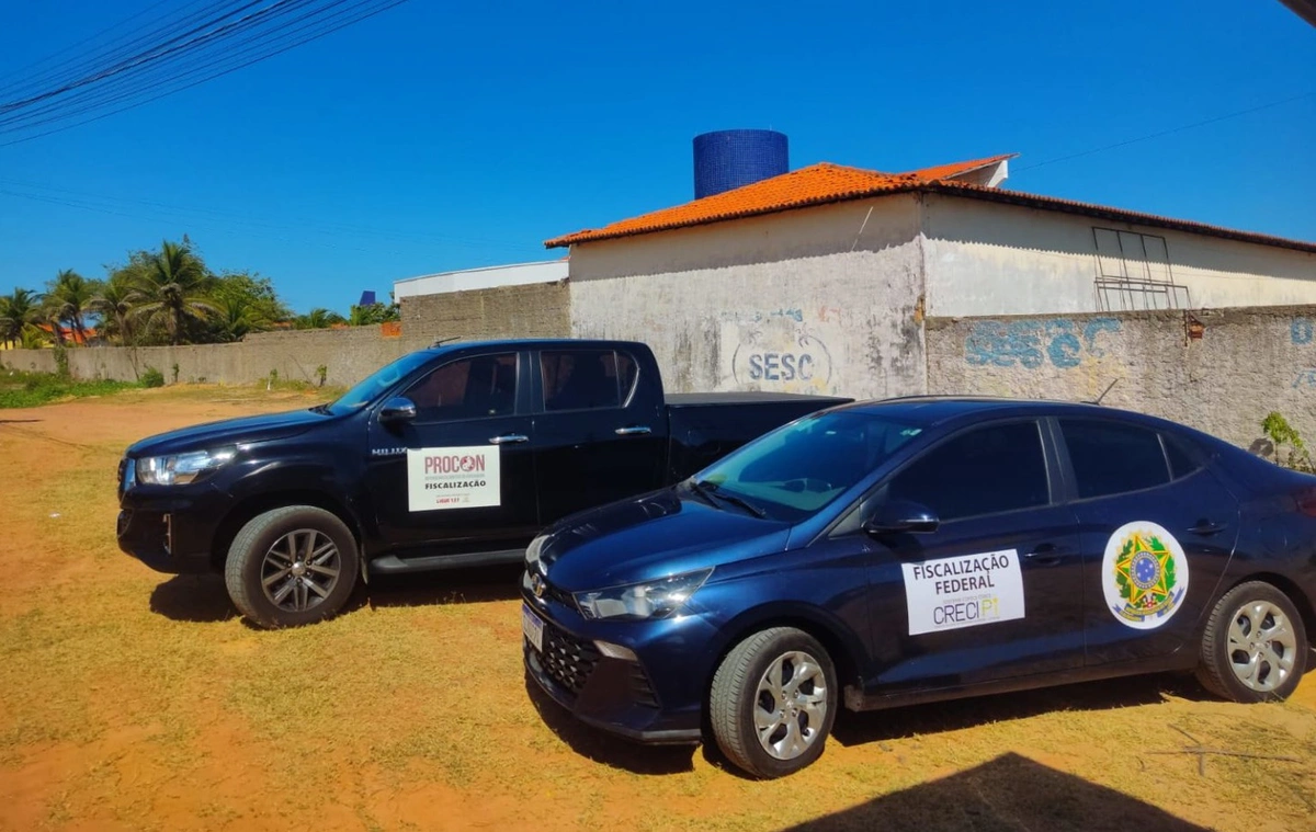 Viaturas do Procon e CRECI