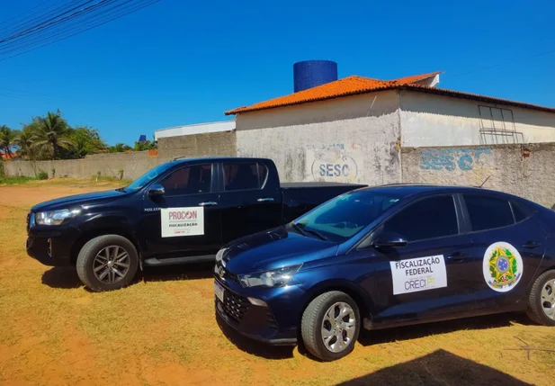 Viaturas do Procon e CRECI