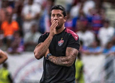 Vitória anuncia a demissão de Thiago Carpini