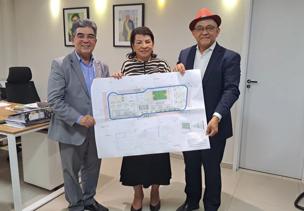 Abdoral Melo recebe projeto do Complexo Poliesportivo Educacional