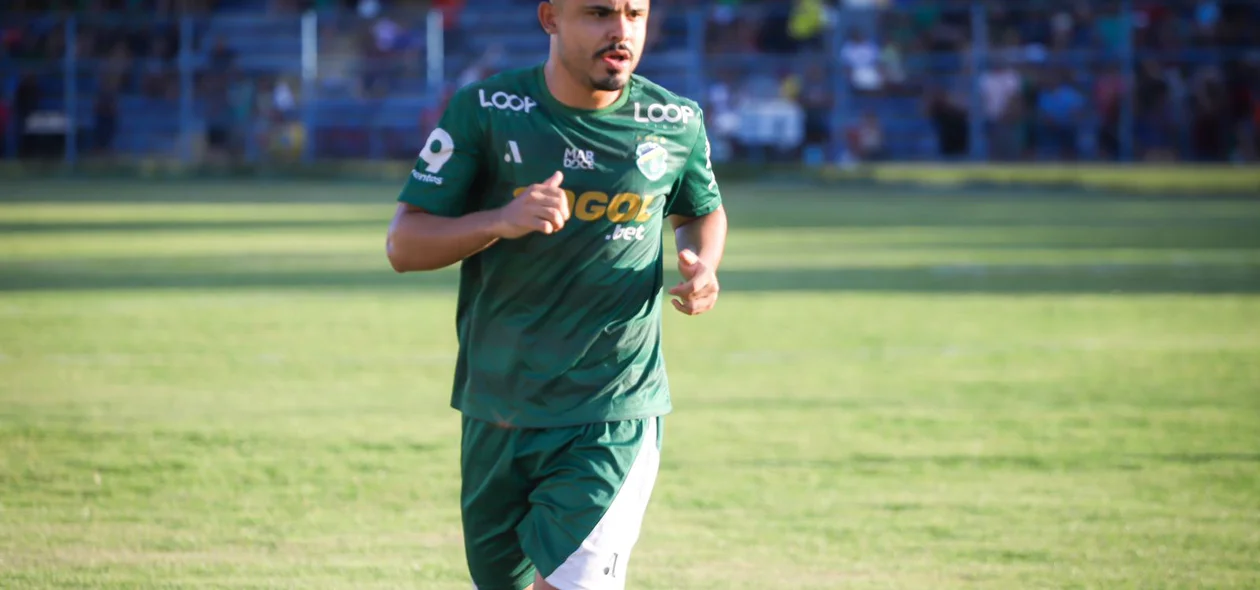 Altos jogou no Lindolfo Monteiro