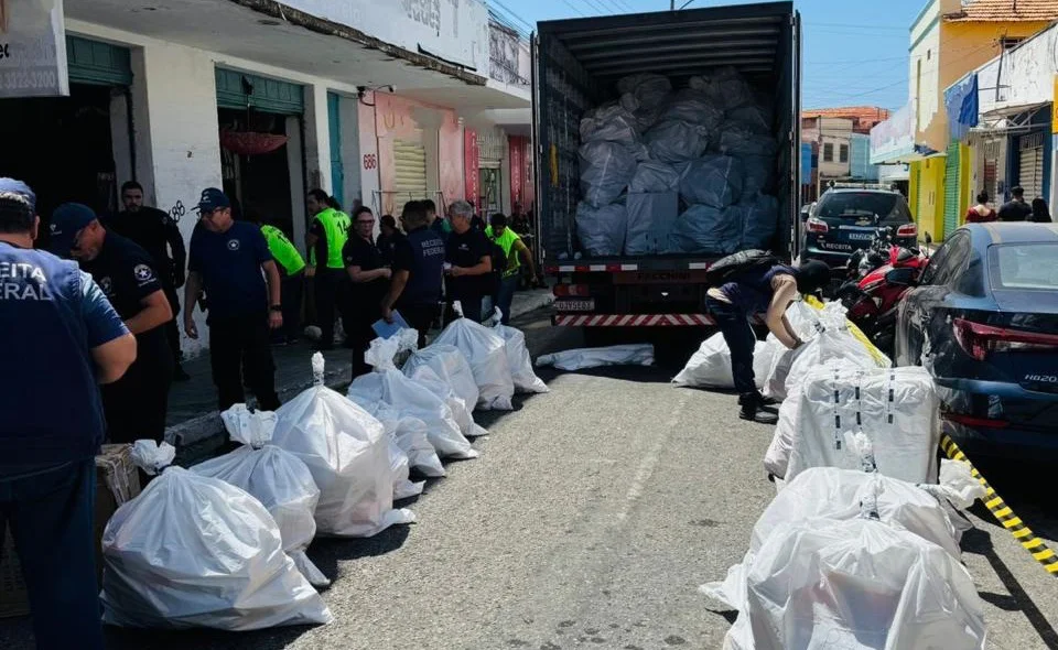 Ao todo, 14 lojas do Centro de Parnaíba foram fiscalizados